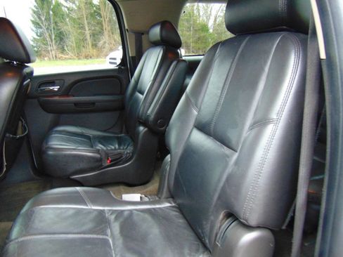 Used 2009 Chevrolet Suburban LT image 9