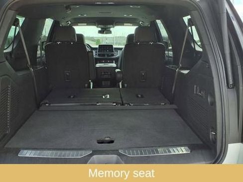 Used 2023 Chevrolet Suburban Premier image 13