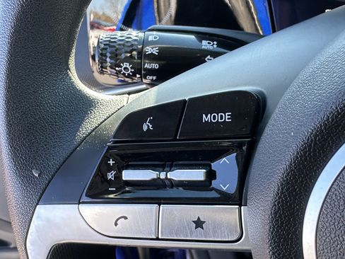 Used 2024 Hyundai Elantra SEL image 25