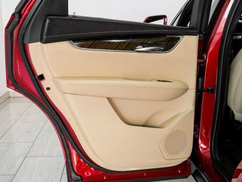 Used 2019 Cadillac XT5 FWD image 42