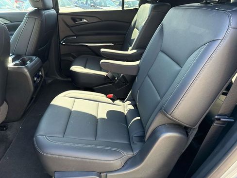 Certified 2025 Chevrolet Traverse LT image 14