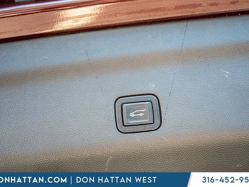 Used 2023 GMC Yukon XL SLT image 34