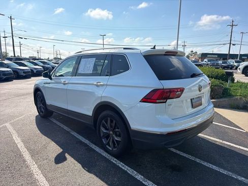 Certified 2023 Volkswagen Tiguan SE w/ Panoramic Sunroof Package FWD image 7