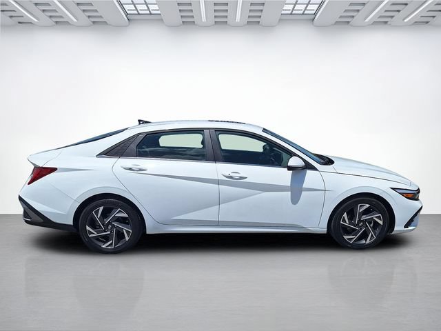 Used 2025 Hyundai Elantra SEL FWD image 35