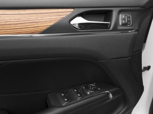 Used 2017 Lincoln MKC Premiere image 20