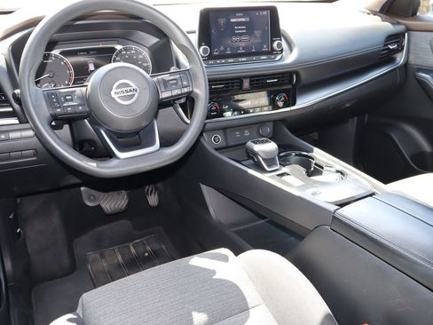 Used 2021 Nissan Rogue SV FWD image 4