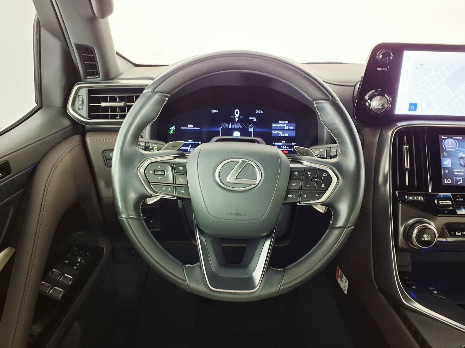 Used 2026 Lexus LX 600 4WD w/ Luxury Package image 16