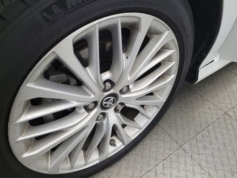 Used 2018 Toyota Camry XLE image 31