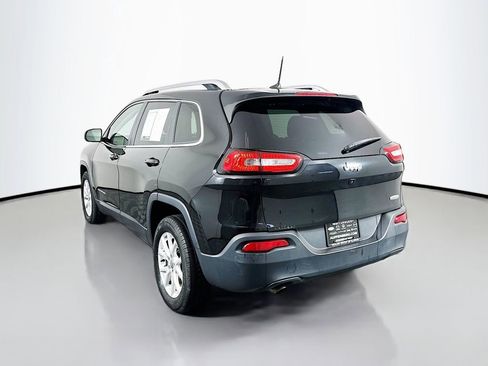 Used 2017 Jeep Cherokee Latitude w/ Cold Weather Group image 5