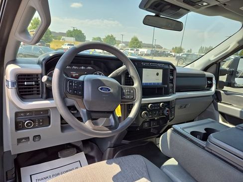 Used 2024 Ford F350 XLT AWD/4WD image 3