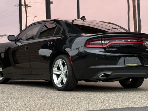 Used 2018 Dodge Charger R/T RWD image 7