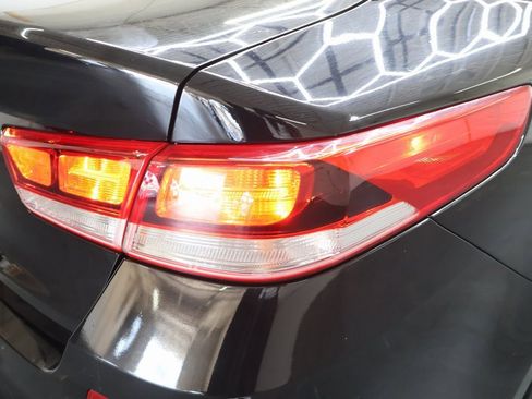 Used 2020 Kia Optima LX image 29