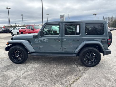 Used 2025 Jeep Wrangler Sahara image 8