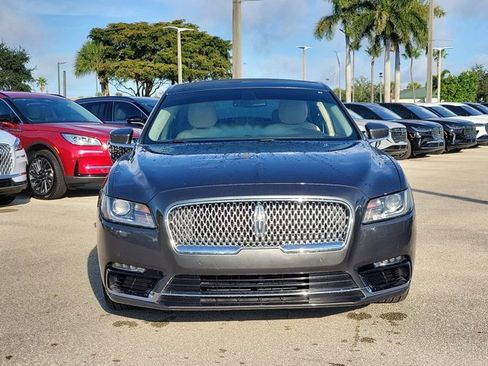 Used 2017 Lincoln Continental Select image 2