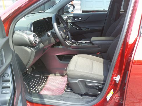 Used 2026 Chevrolet Equinox LT AWD/4WD image 16