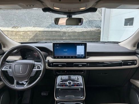 Used 2022 Lincoln Nautilus Reserve w/ Equipment Group 202A image 10