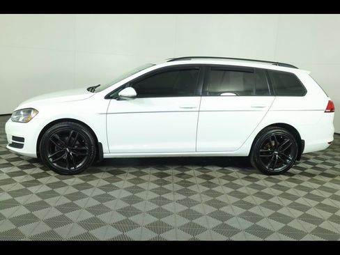 Used 2015 Volkswagen Golf S image 2