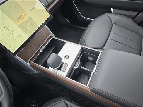 New 2026 Land Rover Range Rover Long Wheelbase SE image 23