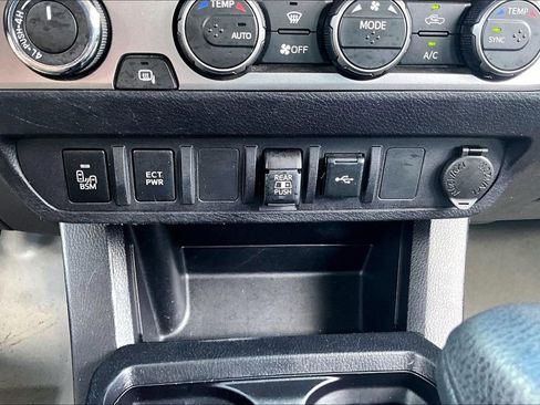 Used 2022 Toyota Tacoma SR5 w/ Technology Package AWD/4WD image 16