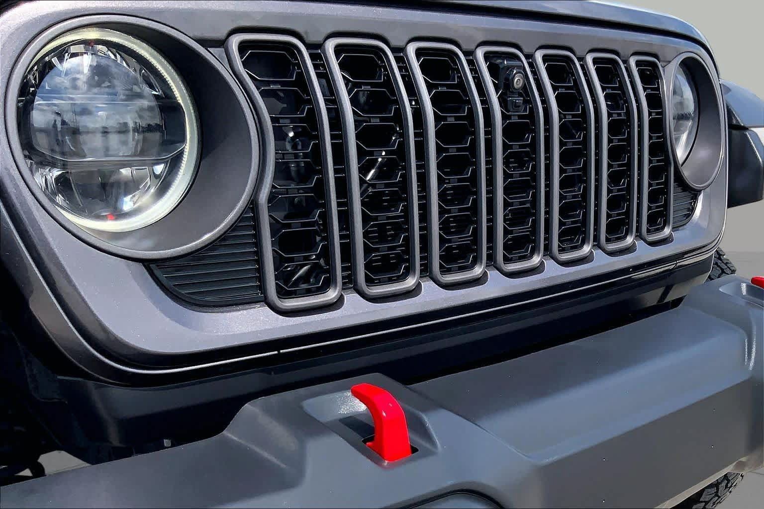 Used 2024 Jeep Wrangler Unlimited Rubicon w/ Technology Group AWD/4WD image 28
