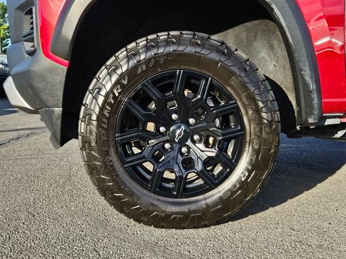 Used 2024 Chevrolet Colorado Trail Boss w/ Technology Package AWD/4WD image 13