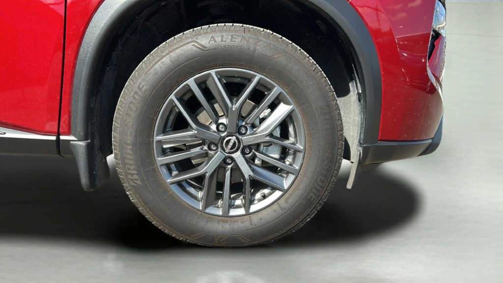 Used 2025 Nissan Rogue S FWD image 32
