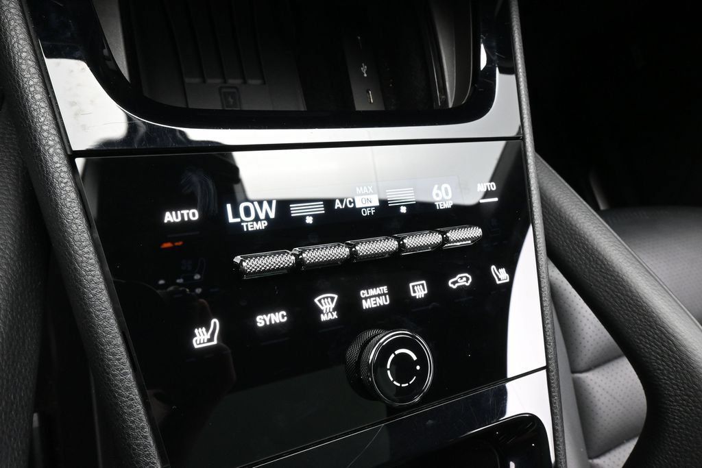Used 2025 Porsche Cayenne AWD/4WD image 30