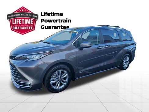 Used 2021 Toyota Sienna Limited image 1