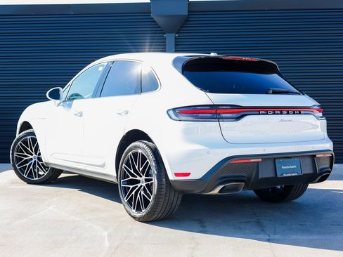 Certified 2025 Porsche Macan image 3