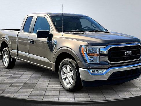 Used 2022 Ford F150 XLT w/ Trailer Tow Package RWD image 14