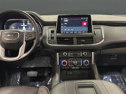 Used 2023 GMC Yukon XL SLT w/ SLT Premium Package image 11
