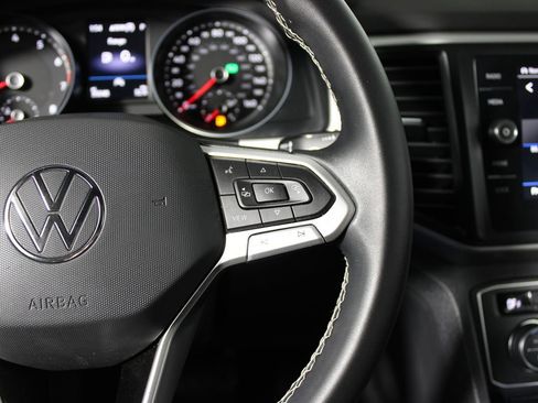 Used 2021 Volkswagen Atlas Cross Sport SE w/ Panoramic Sunroof Package image 17