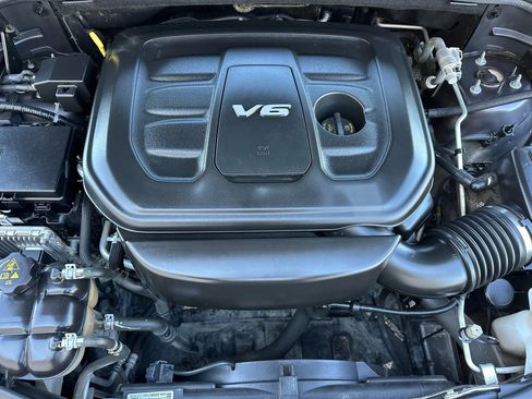 Used 2017 Jeep Grand Cherokee Limited image 37