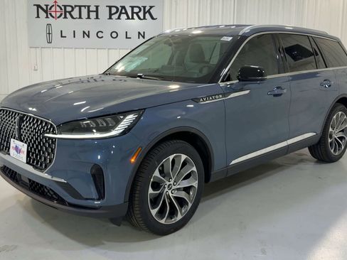 New 2026 Lincoln Aviator AWD image 5