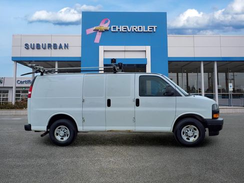 Used 2019 Chevrolet Express 2500 w/ Enhanced Convenience Package RWD image 4