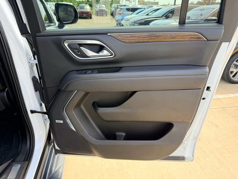 Used 2022 Chevrolet Suburban Premier RWD image 25