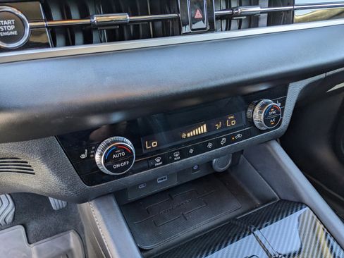 Used 2024 Mitsubishi Outlander SE image 28