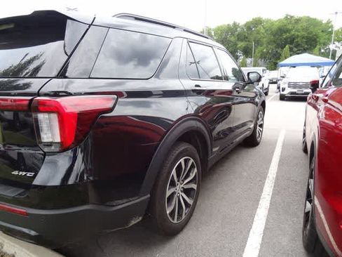 Used 2025 Ford Explorer ST-Line AWD/4WD image 3