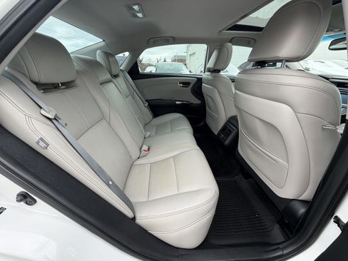 Used 2018 Toyota Avalon Limited image 24