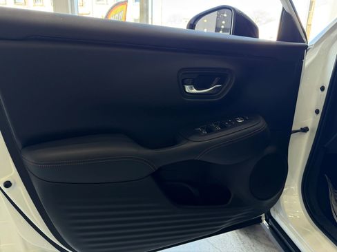 Used 2024 Honda HR-V Sport image 4