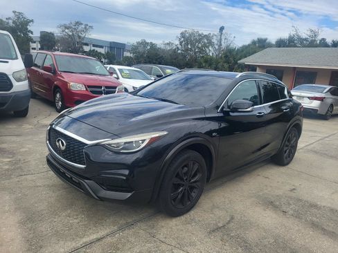 Used 2017 INFINITI QX30 AWD image 15