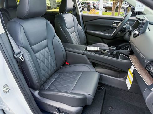 New 2026 Nissan Rogue Platinum w/ Platinum Premium Package image 12