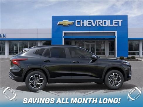 New 2026 Chevrolet Trax LT w/ Driver Confidence Package FWD image 5