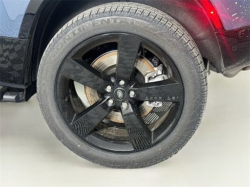 Used 2025 Land Rover Defender 110 X-Dynamic SE image 30