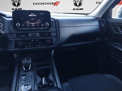 Used 2024 Nissan Pathfinder S image 9