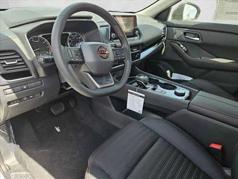 Used 2025 Nissan Rogue SV w/ Rock Creek Premium Package image 10