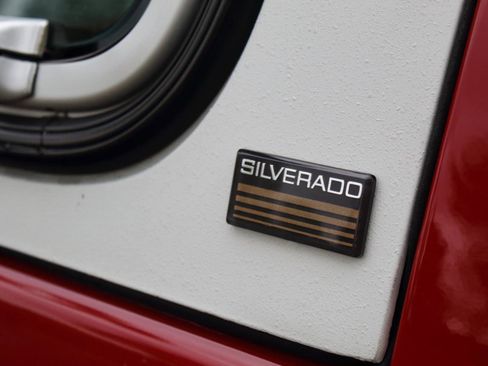 Used 1991 Chevrolet Blazer 4WD image 18