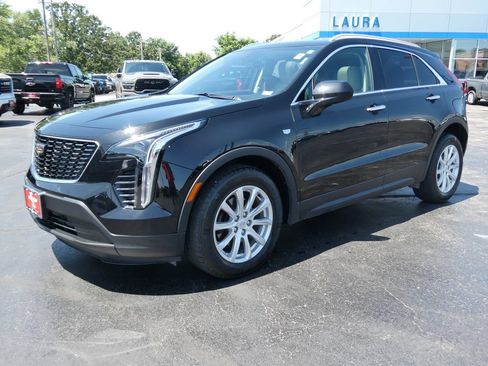 Used 2019 Cadillac XT4 Luxury w/ Cold Weather Package FWD image 9