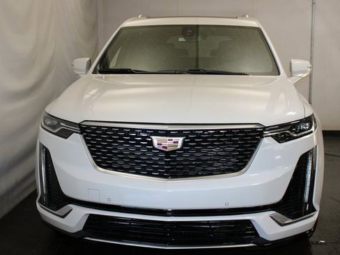 New 2025 Cadillac XT6 Luxury image 3