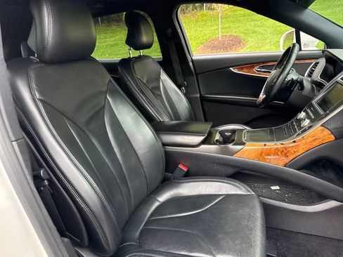 Used 2016 Lincoln MKX Reserve w/ Climate Package AWD/4WD image 13